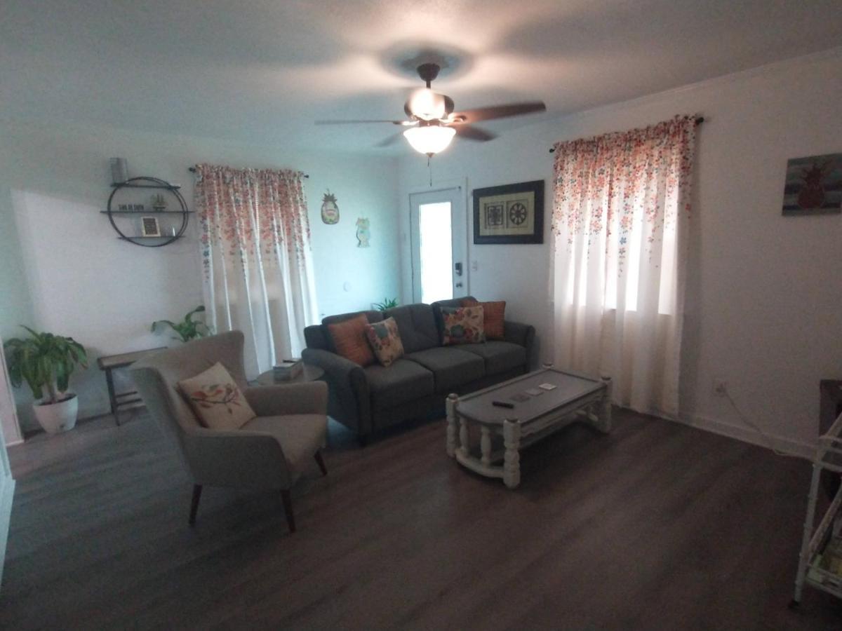 Welcome To Pineapple House! ペンサコーラ エクステリア 写真